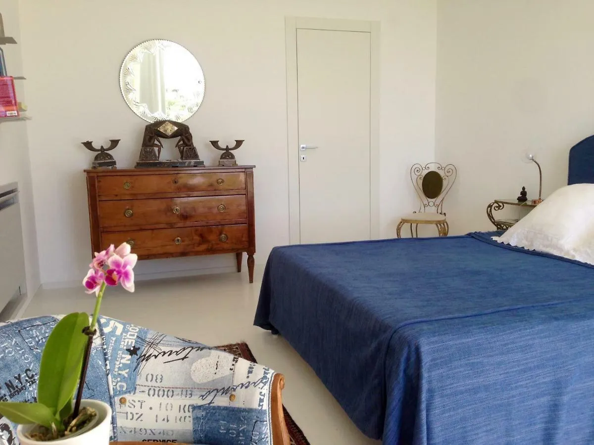 La Casa Bianca Bed & Breakfast Noto 0*,  İtalya